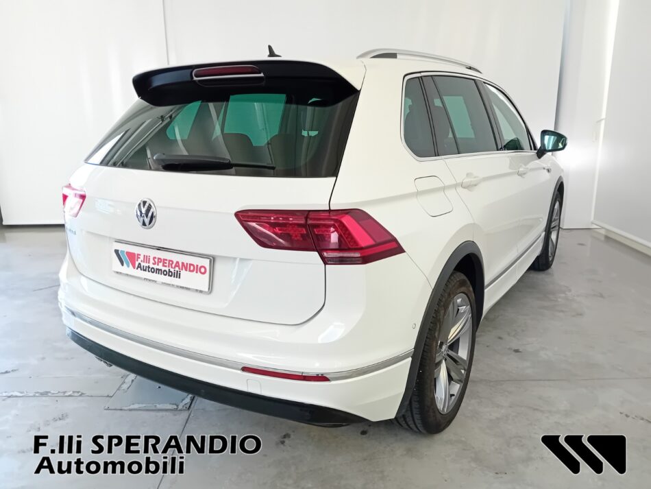 VOLKSWAGEN TIGUAN 2.0TDI DSG SPORT BLUEMOTION TECHNOLOGY-Array