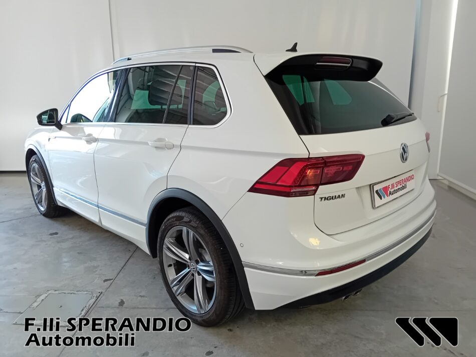 VOLKSWAGEN TIGUAN 2.0TDI DSG SPORT BLUEMOTION TECHNOLOGY-Array