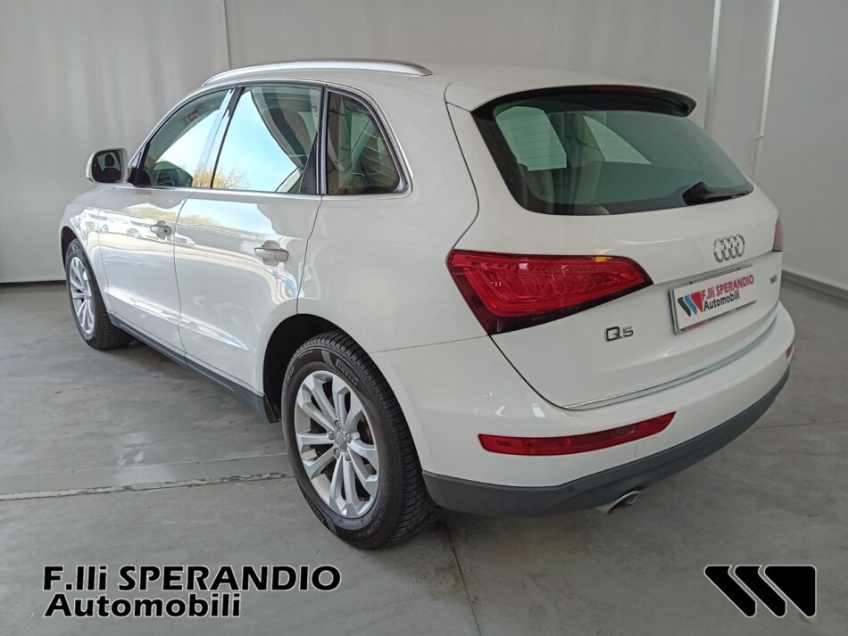 AUDI Q5 2.0TDI 150CV ADVANCED-Array