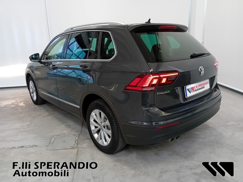 VOLKSWAGEN TIGUAN 1.6 TDI SCR STYLE BLUEMOTION TECHNOLOGY-Array